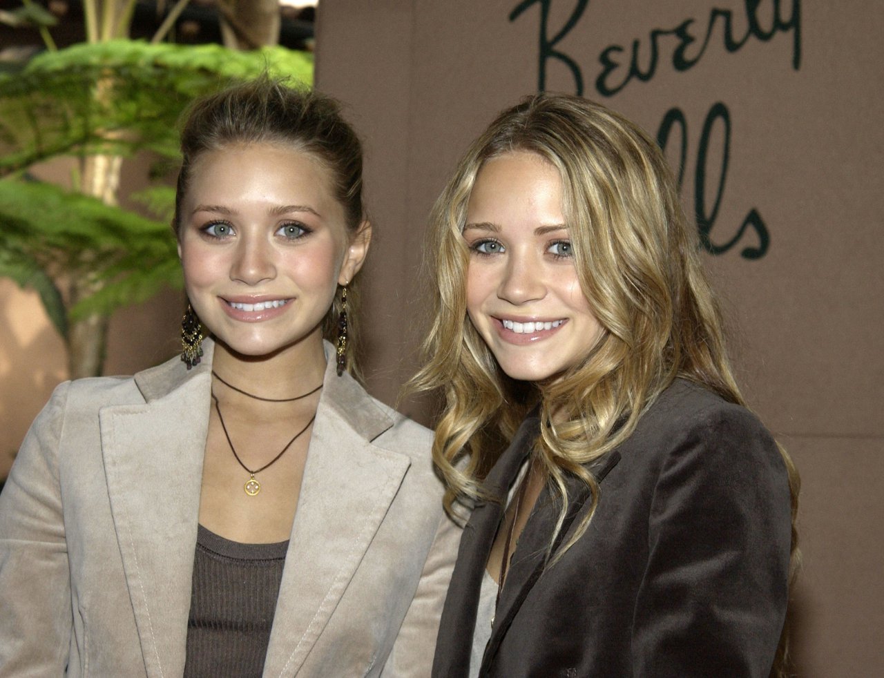 Welcome to the Gallery of the best fansite about Ashley and Mary-Kate Olsen. 